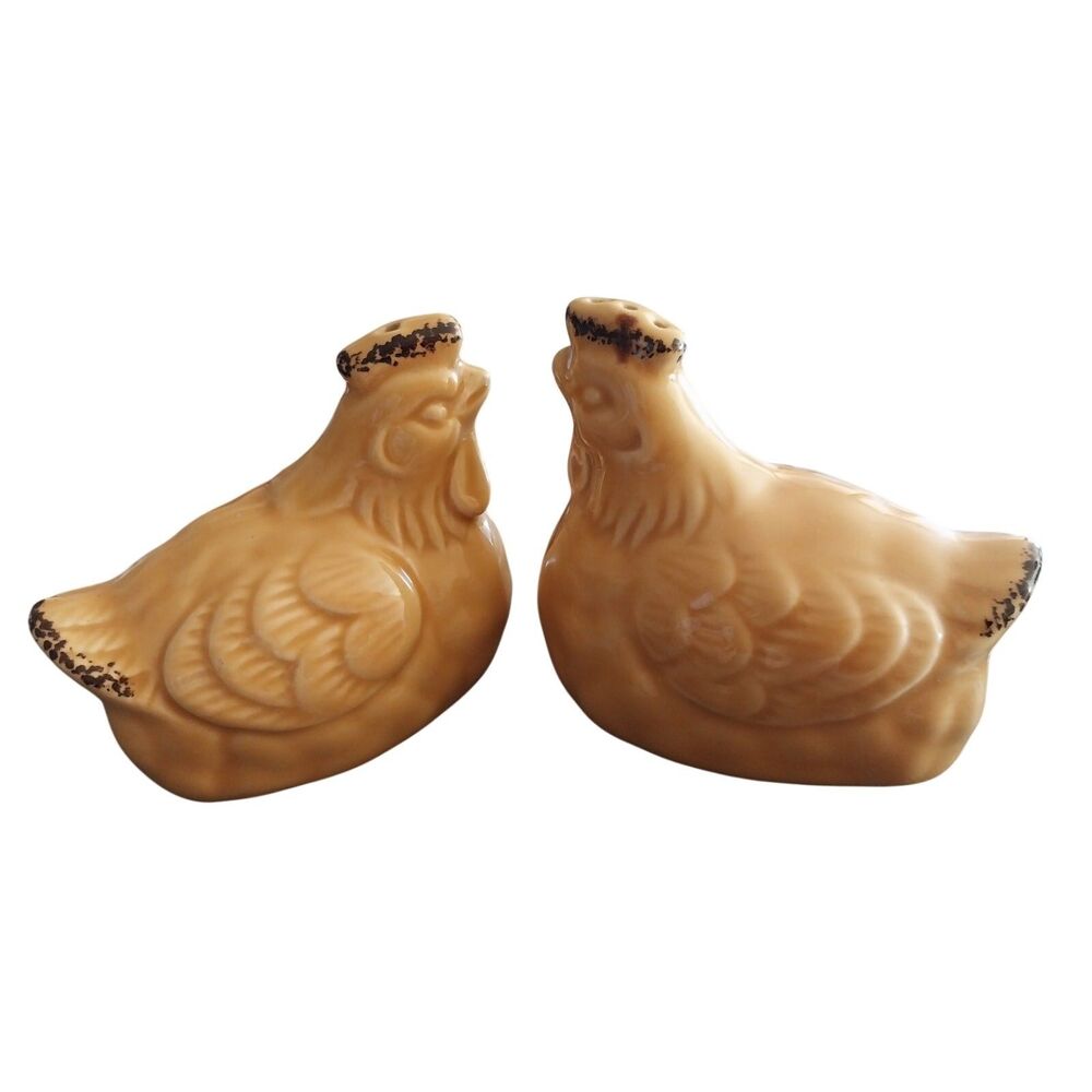 VINTAGE Large Hen Chicken Salt Pepper Shakers Painted Comb Tail